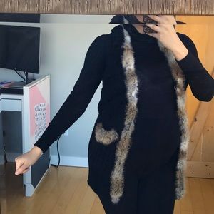 Sleeveless knitted vest with Fur trim